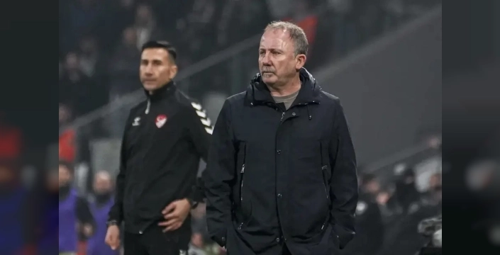 Sergen Yalçın'dan hakeme ve futbolculara tepki: 'Yerden kalkmadı