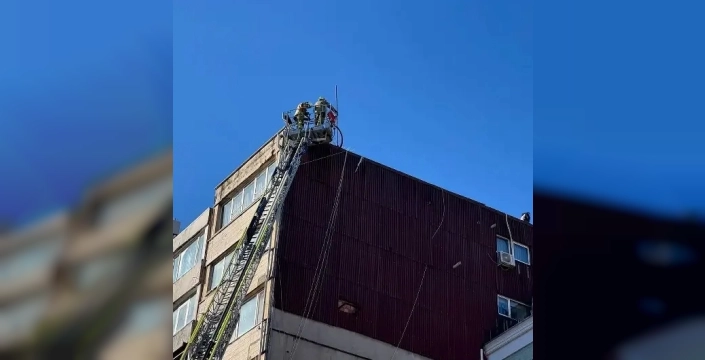 Şişli'de 9 katlı binanın çatısı alevlere teslim oldu, korku dolu anlar yaşandı