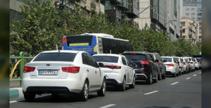 ABD ve İsrail saldırıları Tahran'da benzin paniği yarattı