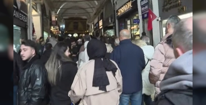 Altın fiyatlarındaki sert düşüş Kapalıçarşı'da ana baba günü yaşattı: Kuyumcularda altın kalmadı