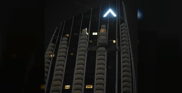 Dubai'de şok! İHA, lüks binaya böyle çarptı: Yaralı yok ama yangın çıktı