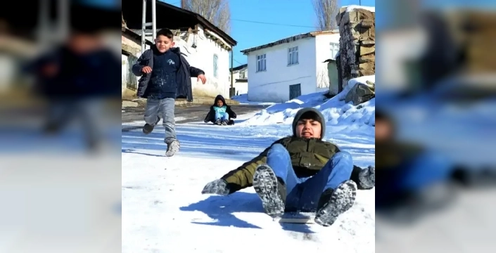 Hakkari'de yoğun kar yağışı nedeniyle okullar tatil edildi