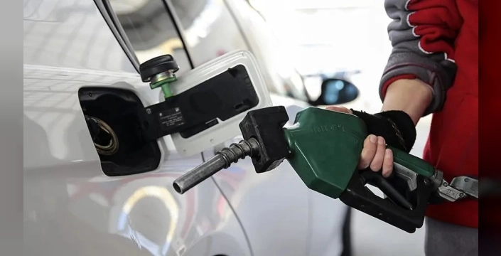 Hürmüz Boğazı krizinde benzin fiyatları 3.5 yılın zirvesine yaklaştı, tankerler Körfez'den yüklenemiyor!