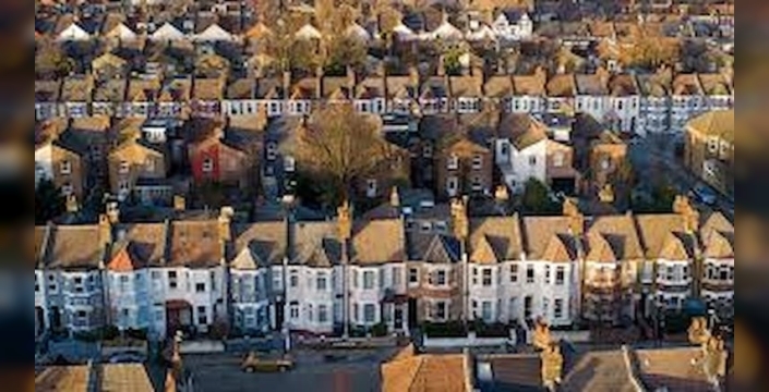 İngiltere'den radikal adım: Yeni evlerde güneş panelleri zorunlu olacak