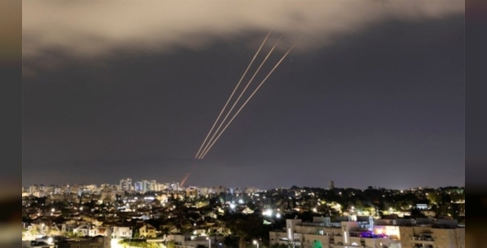 İran, füzeleri ateşledikten sonra Hürmüz Boğazı'nda yeni kararlarını açıkladı