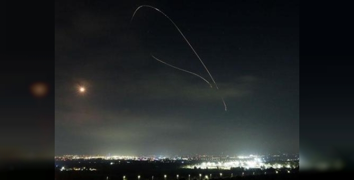 İran, İsrail'in saldırısına yanıt olarak Hayfa rafinerisini hedef aldı