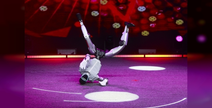 Kaliforniya'da dans eden robot kontrolden çıktı, restoran çalışanları müdahale etmek zorunda kaldı