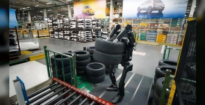 Renault, fabrikalarında 350 insansı robot kullanmaya başlıyor