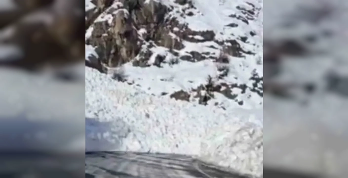 Şırnak-Hakkari yolu çığ altında kaldı: Ulaşım felç oldu, sürücüler dikkat!