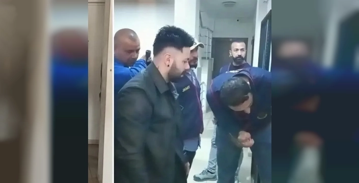 son dakika: Aydın'da 11 yıl 6 ay hapis cezasıyla aranan firari, jandarmanın 4 saatlik kuşatması sonunda çilingirle yakalandı