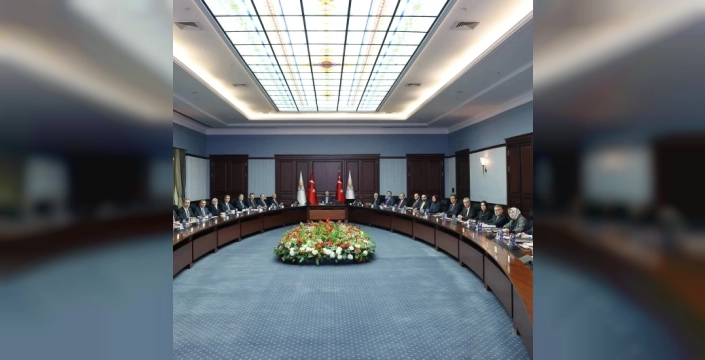 AK Parti MYK, kritik başlıkları ele almak üzere toplandı
