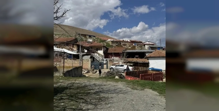 Çorum'da komşu dehşeti: Baba ve oğlu silahla vurularak hayatını kaybetti