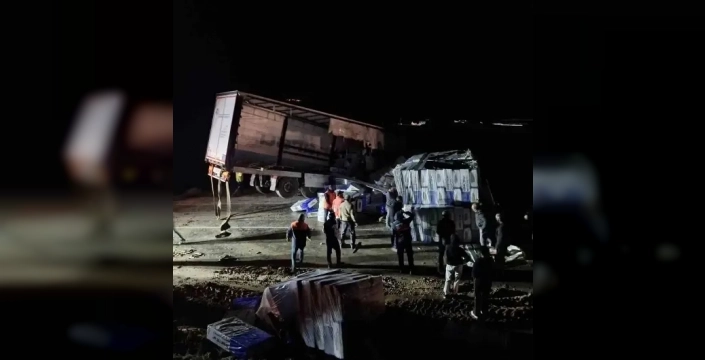Çorum'da tır kazası: Ankara-Tokat yolu 5 saat trafiğe kapandı, uzun kuyruklar oluştu