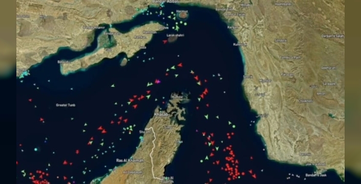 Hürmüz Boğazı yeniden açıldı: 800 gemi kurtulmayı bekliyor, zamanla yarış başladı!