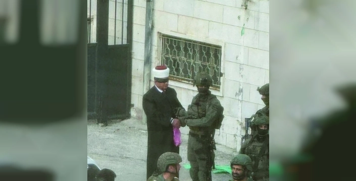 İşgalci İsrail, eski Filistin Bakanı Hatim el-Bekri'yi gözleri bağlı şekilde alıkoydu