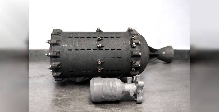 Jeff Thornburg, uzayda savaş uçağı inşa ediyor