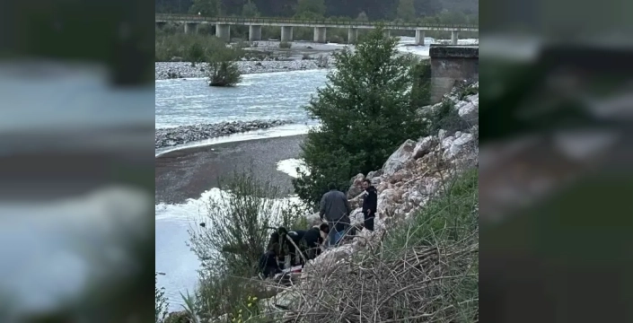 Manzara keyfi kabusa döndü: Taş duvardan düşen yaşlı adam hastanelik oldu