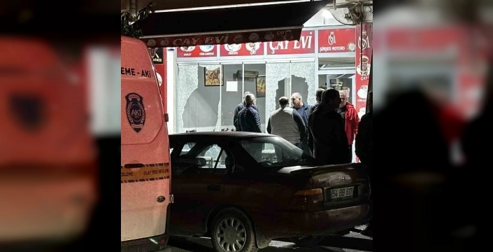 Sakarya'da iş yerine kurşun yağdı: Bir kişi bacağından yaralandı