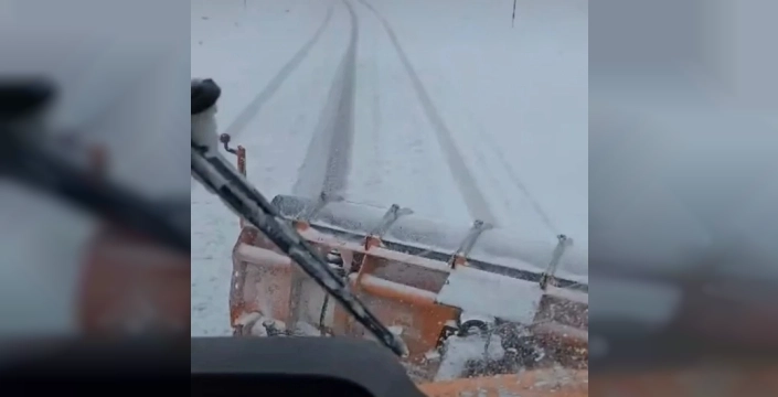 Tunceli'nin ilçeleri beyaza büründü: Ekipler karla mücadelede!