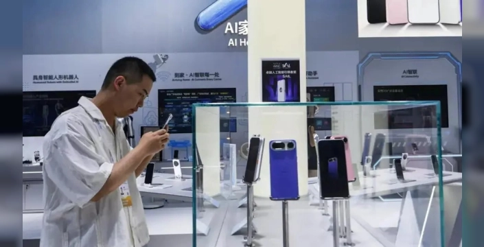 Yapay zeka telefon devrimi: Uygulamalar erişimi kısıtlayarak direniyor